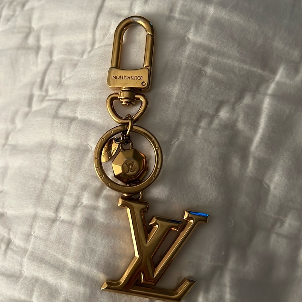 Louis Vuitton LV Facettes key ring and charm!   Like new.